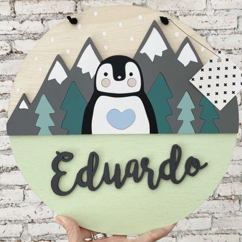 Placa Maternidade [PINGUIM c/ MONTANHAS]