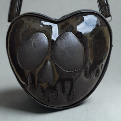 Bolsa Coração Maça Envenenada Preta - comprar online