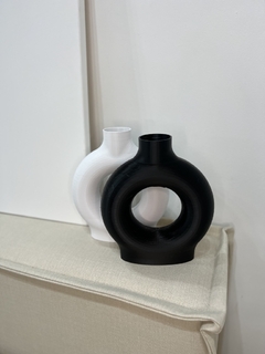 FLORERO O 2.0 20CM NEGRO - comprar online