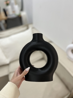 FLORERO O 2.0 20CM NEGRO