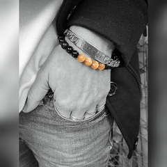 Combo 1 pulsera de piedras+ 1 pulsera grabada - comprar online