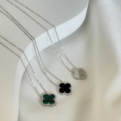 Collar trébol en internet