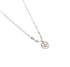 Collar Happy Face en internet