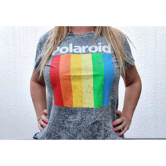 Remera polaroid gris multicolor