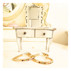 Aros colgantes corazón con strass multicolor