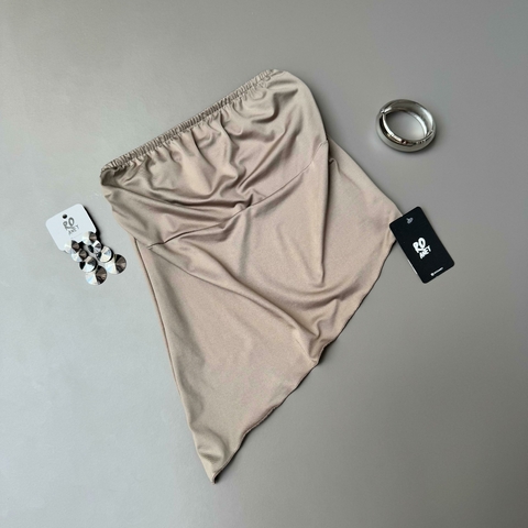 Strapless asimetrico liso