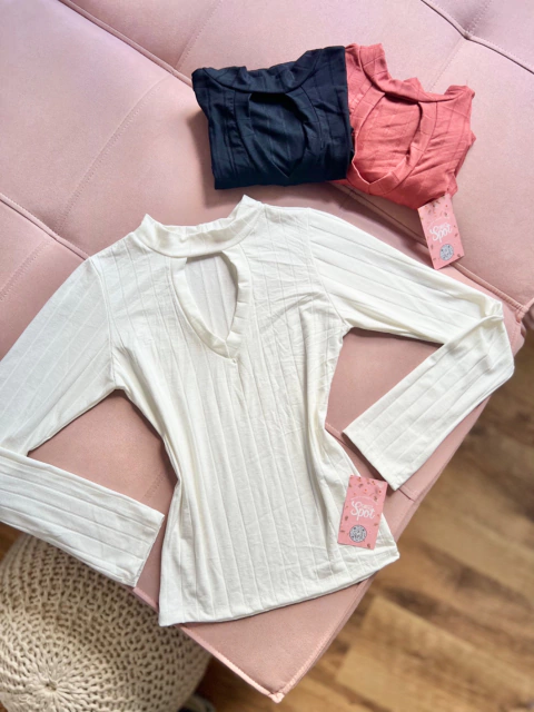 BLUSA CANELADA GOTA OFF WHITE