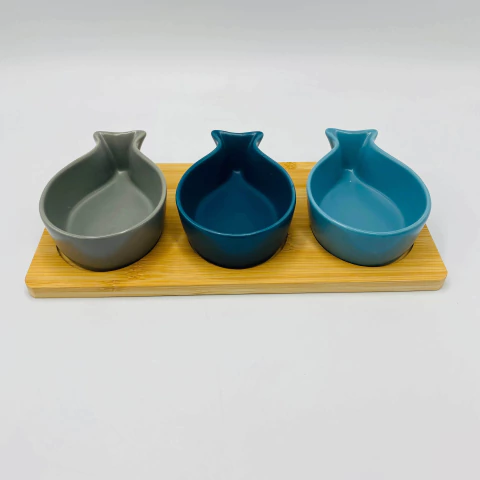 Conjunto 3 Petisqueiras Formato Peixe Em Cerâmica Com Bandeja De Bambu 26x13x15cm - comprar online