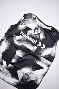 Musculosa Deportiva Central Norte Hummel 2024 en internet