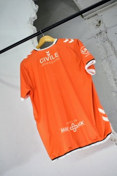 Camiseta Platense Arquero Naranja Hummel 2024 en internet