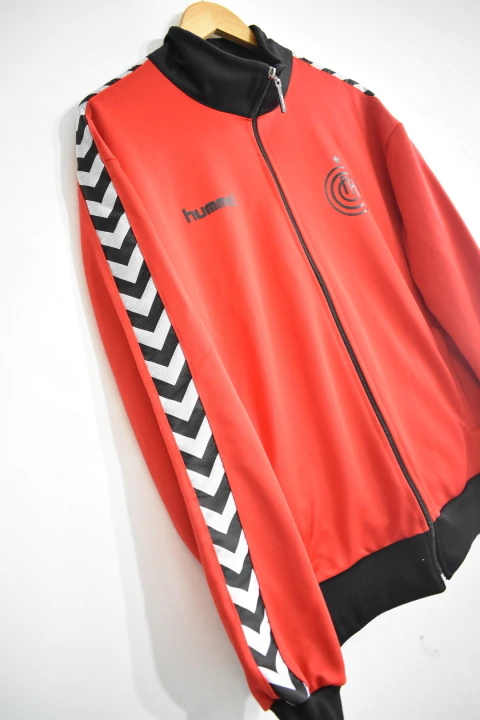 Campera Chacarita Juniors RETRO Hummel - comprar online