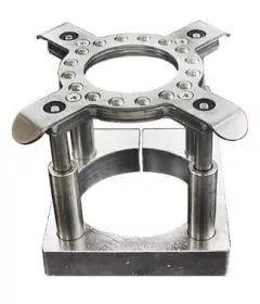 Prensa chapa de 90mm, feita de alumínio, aço inoxidável, com estrutura robusta e suportes para fixação. Essa prensa é a solução ideal para quem busca precisão em processos de usinagem e fabricação de peças de motor spindle.