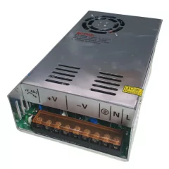 Fonte chaveada bivolt de 400W, 36V e 11A, com entrada AC compatível com diversas redes, alta eficiência e baixa temperatura durante a operação, possui proteção para curto-circuito e sobrecarga.
