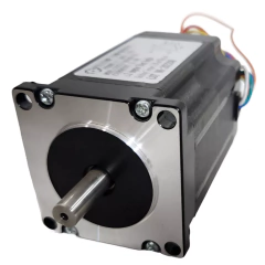 Motor de passo NEMA 23 trifásico com especificação de torque de 15 kgf.cm, vista frontal mostrando o eixo.