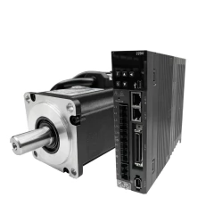 Kit servo motor HSD7 400W com torque de 1,27Nm e 3000RPM, mostrando o motor preto com eixo metálico e controlador digital preto ao lado