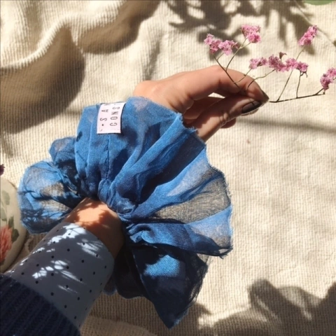 Maxi Scrunchie Azul tornasolado