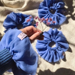 Maxi Scrunchie Celeste en internet