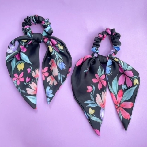 Gomita con Lazo Florecer negro