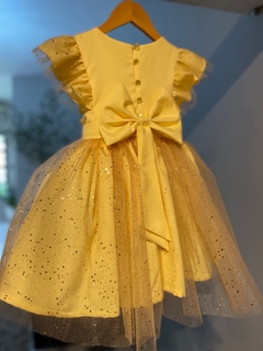 Vestido Bela com flor na internet