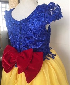 VESTIDO INSPIRAÇÃO BRANCA DE NEVE na internet