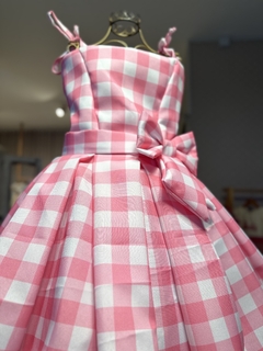 Vestido Barbie Xadrez Rosa na internet