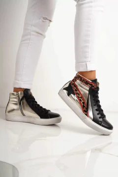 NEEDY ORO en internet