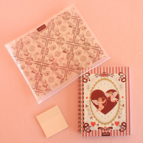 Estuche de PVC, notas adhesivas y cuaderno A5