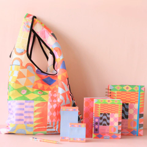 Totebag Ipanema, junto a Agenda, notas adhesivas, checklist, lapicera y set x2 de libretas.