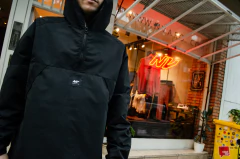 ANORAK NEGRO en internet