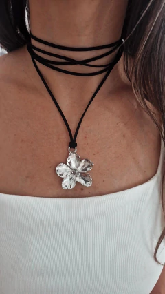 Collar cordón flor - comprar online