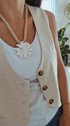 Collar cordon flor nude - comprar online