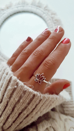 Anillo flor de loto