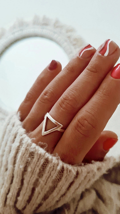 Anillo triángulo calado
