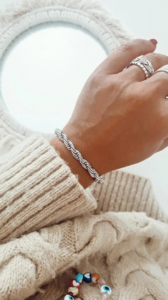 Pulsera entrelazada