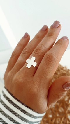 Anillo cruz chata