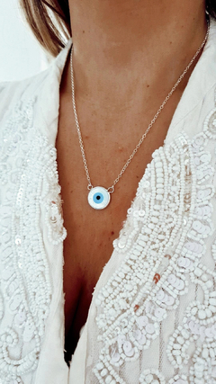 Collar ojito en internet