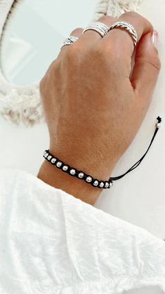 Pulsera hilo bolitas black