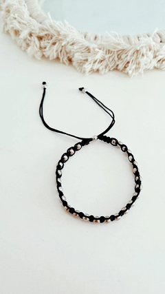 Pulsera hilo bolitas black - comprar online