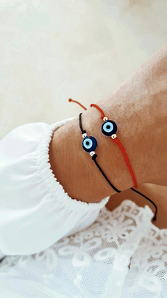 Pulsera lucky negra en internet