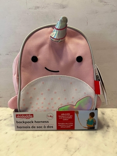 Mochila con arnes skip hop modelo unicornio rosa