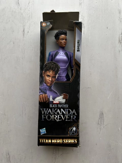 Muñeco black panther shuri