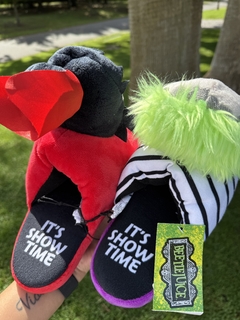 Pantuflas beetlejuice en internet