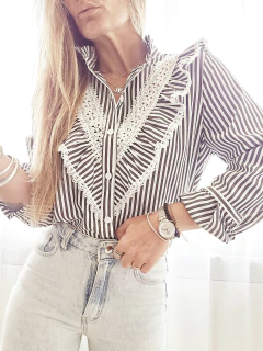 Camisa Nicole rayas negras en internet