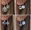 Argola com pingente de medalha lisa - comprar online