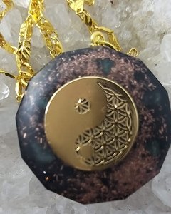 Orgonite pingente sextavado yin/yang com quartzo verde