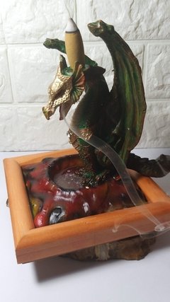 Incensário cascata de fumaça dragão base madeira com orgonite - comprar online