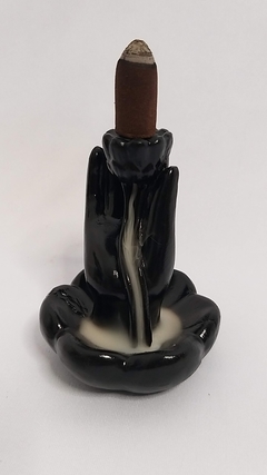 Incensário cascata mão com flor de lótus - 10cm - comprar online