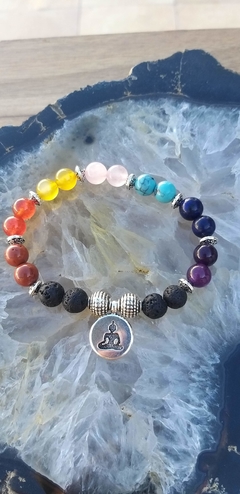 Pulseira dos 7 chakras, lava vulcânica e pingente yoga prateado