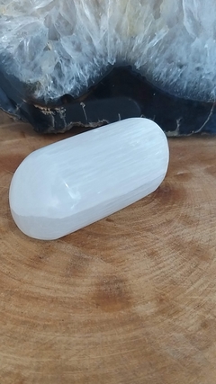 Massageador sabonete polido de selenita 7cm - comprar online