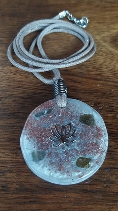 Orgonite pingente flor de lótus 4cm - elevação da consciência